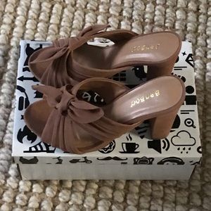 Bamboo Camel colored Heels
